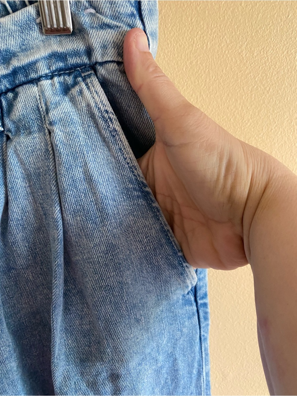 GAP UltraSoft Denim Wide Leg Pleated Jeans Woman 8 Light Wash Lyocell Blend 2024 - Picture 5 of 16